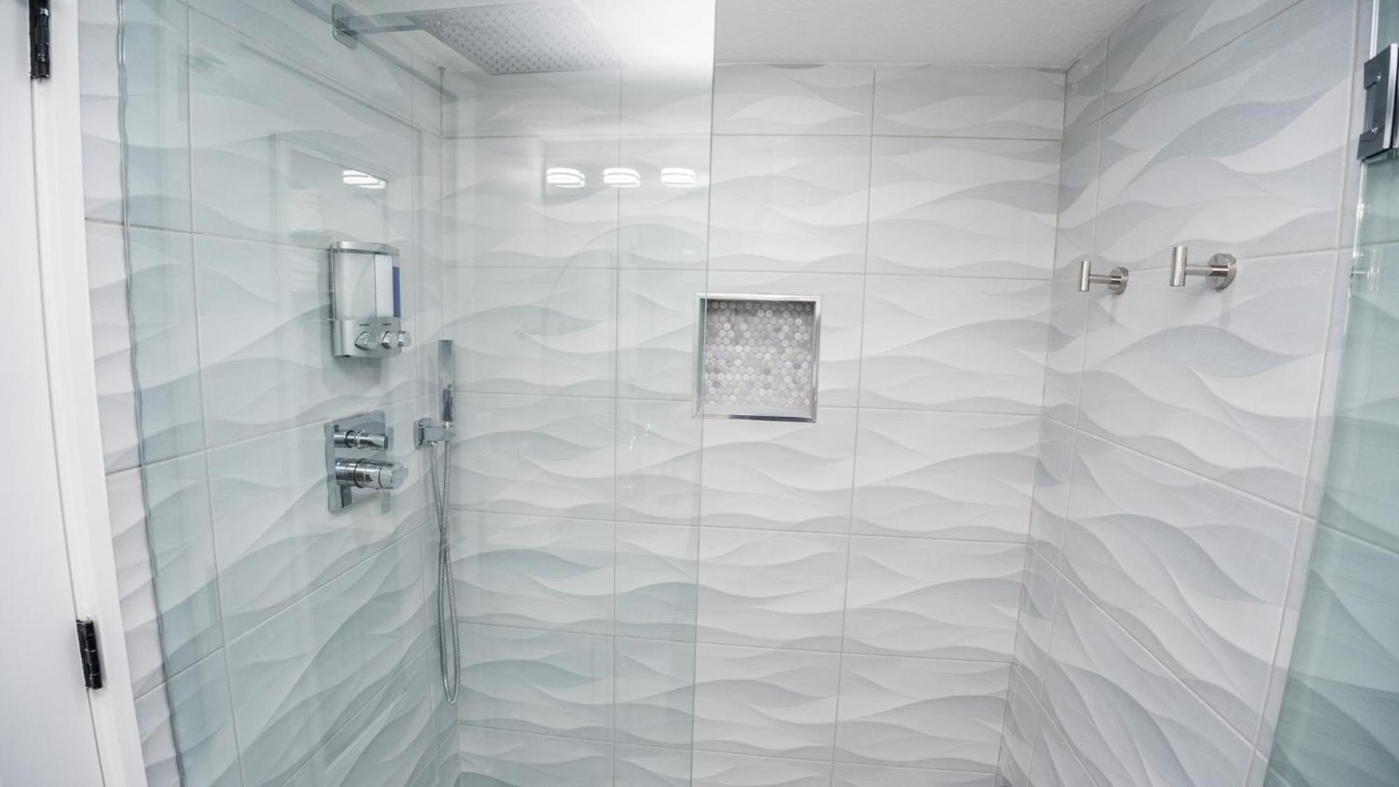 New Rental - 3Br 3Ba Corner Beachfront - 2024 Remodel - 3 Pools, Tiki Hut, Gym, Tennis 파나마 시티 외부 사진