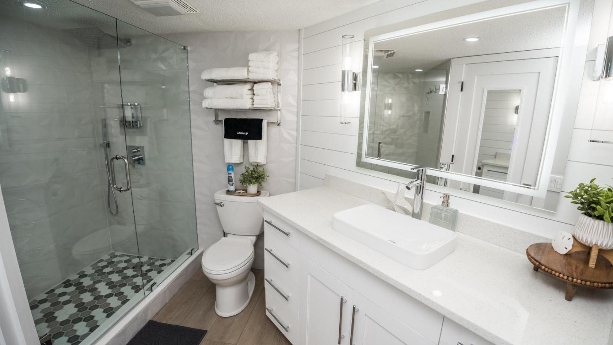 New Rental - 3Br 3Ba Corner Beachfront - 2024 Remodel - 3 Pools, Tiki Hut, Gym, Tennis 파나마 시티 외부 사진